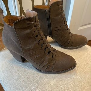 Brown suede booties - Size 8
